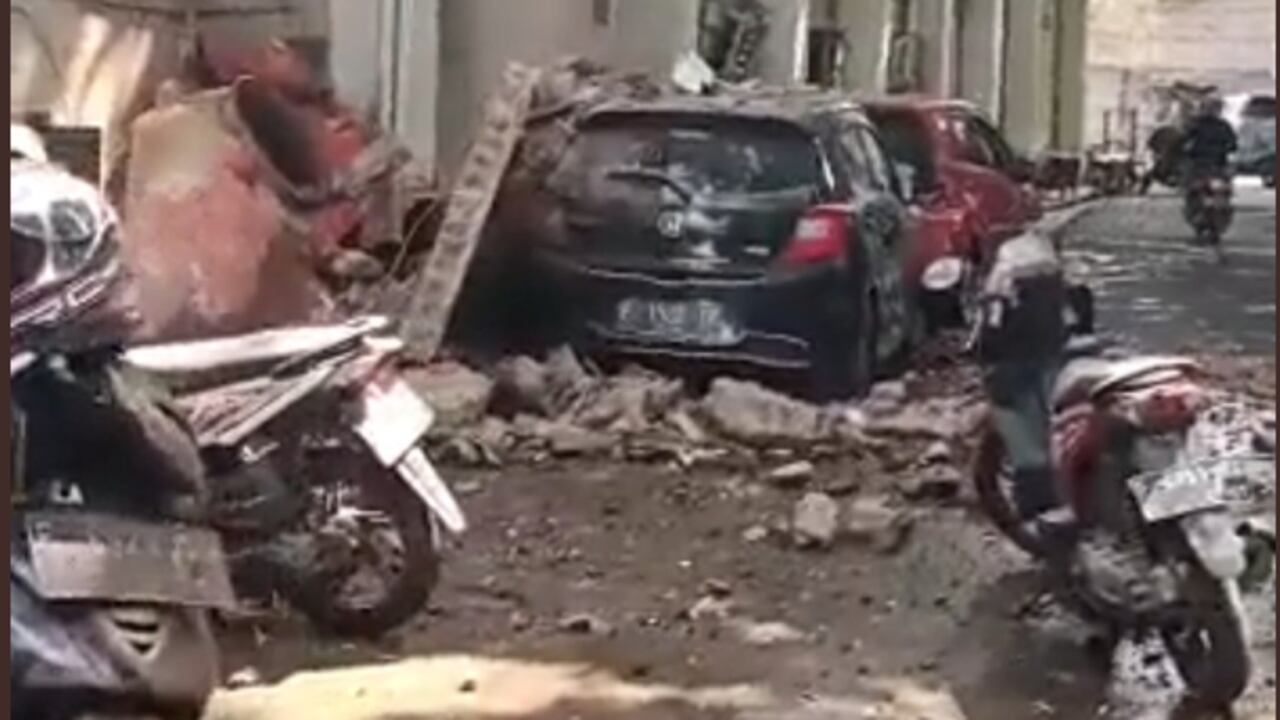 Fuerte temblor en Indonesia