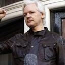 El presidente de México, Andrés Manuel López Obrador y el fundador de WikiLeaks, Julian Assange.