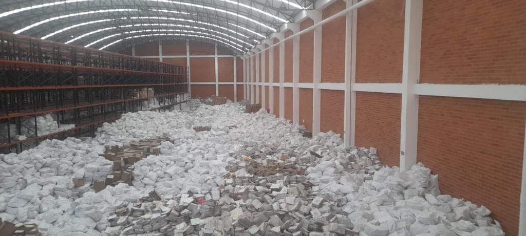 La montaña de expedientes que se derrumbó en una bodega de la Rama Judicial