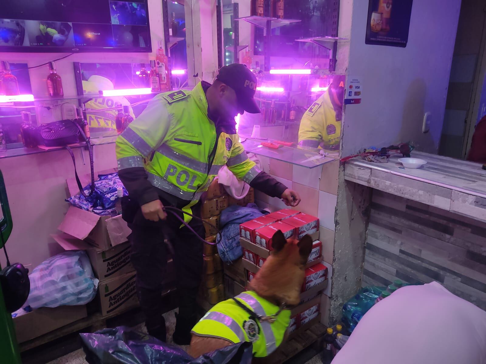 Operativo sorpresa de la Policía de Bogotá dejó 30 capturados, 120 dosis de droga y 59 armas blancas incautadas