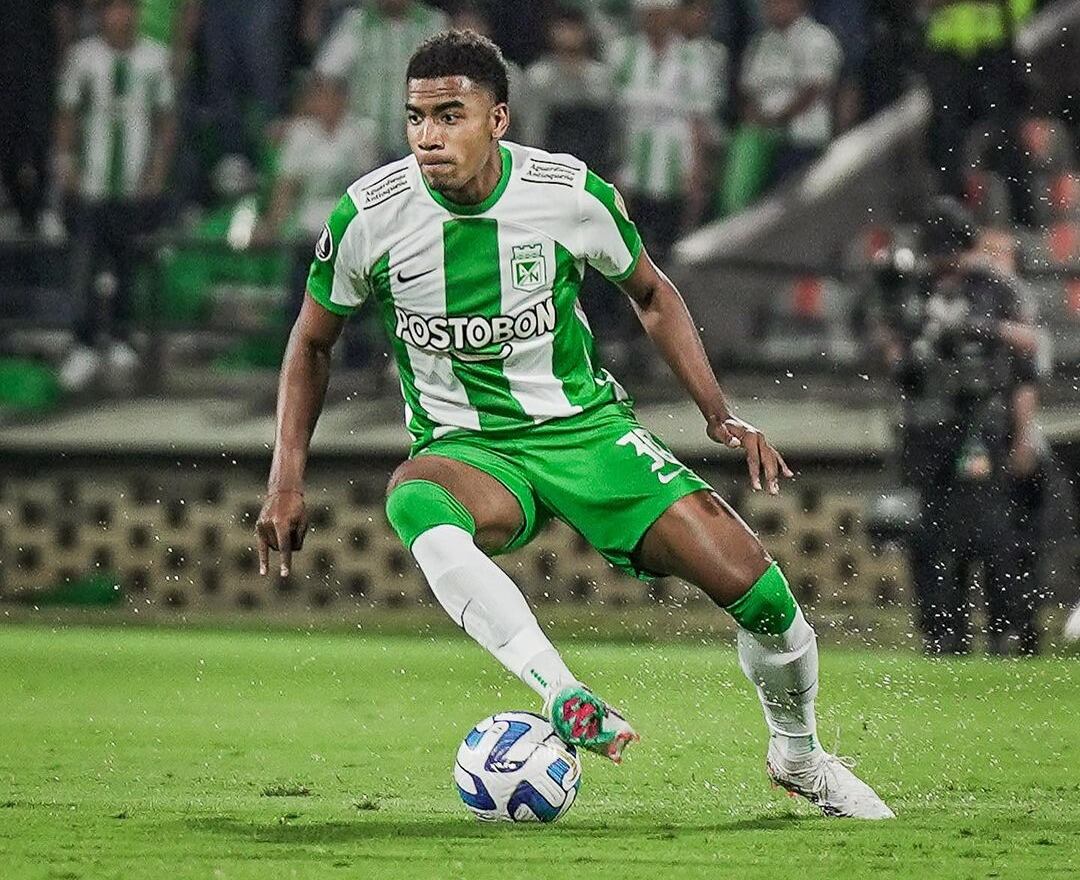 Jhon Solís, volante de 18 años.