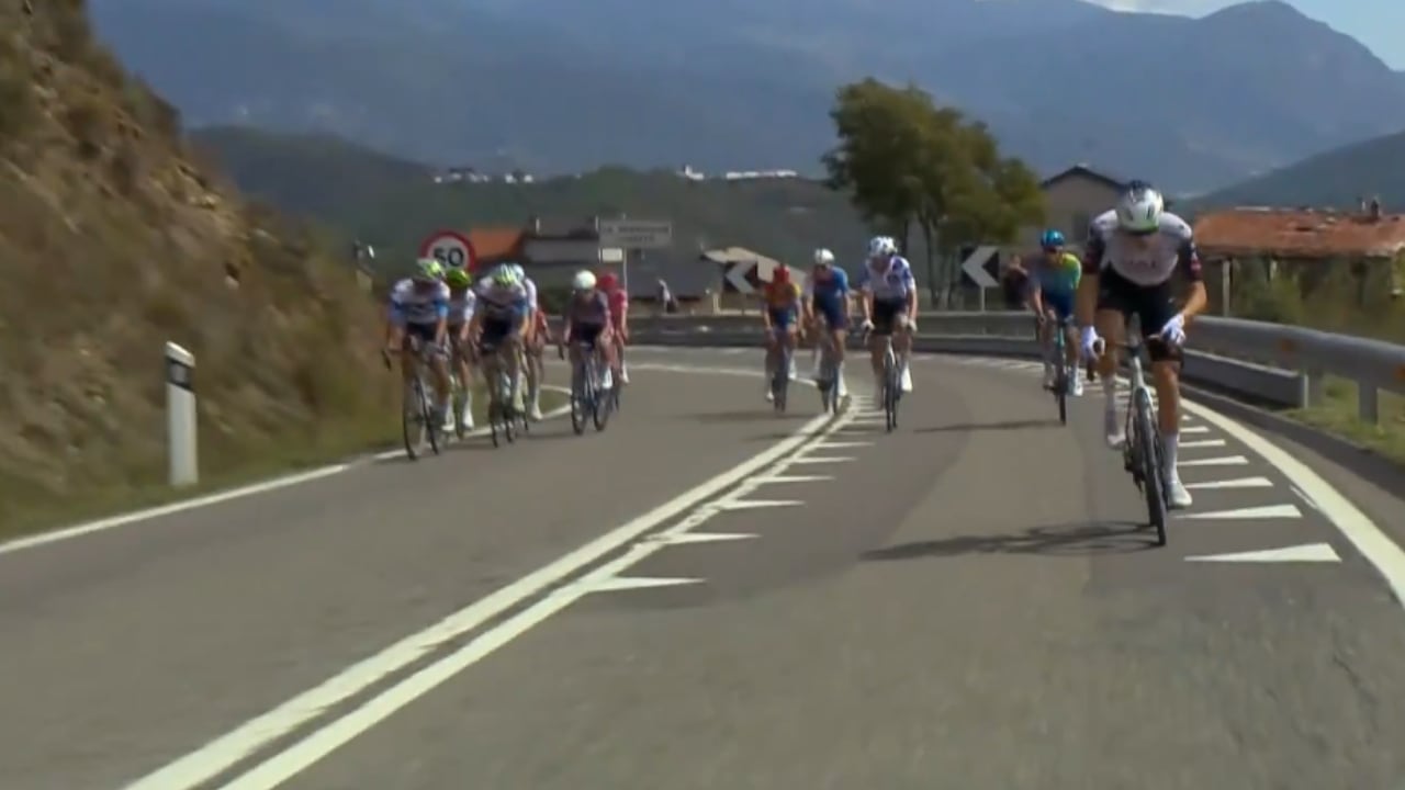 Harold Tejada en el momento exacto del ataque de Juan Ayuso en la etapa 7 de La Vuelta