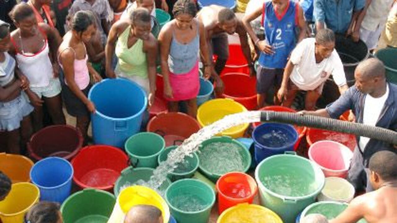 Aunque Colombia es uno de los países más ricos en agua, tiene 5,6 millones de habitantes no tienen servicio de acueducto.