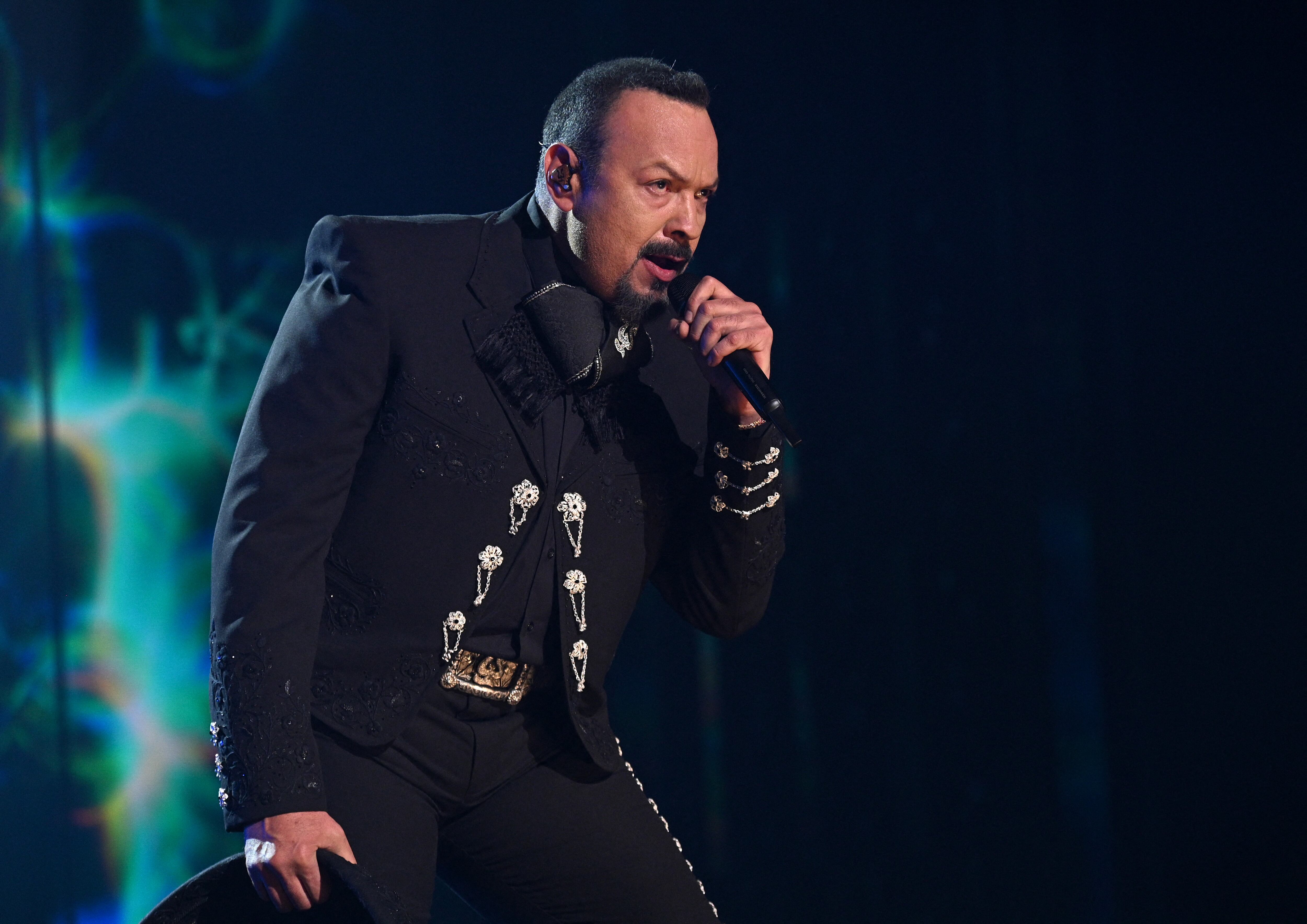Pepe Aguilar canta en Premio Lo Nuestro en Miami, Florida.   
Ivan Apfel/Getty Images/AFP (Photo by Ivan Apfel / GETTY IMAGES NORTH AMERICA / Getty Images via AFP)