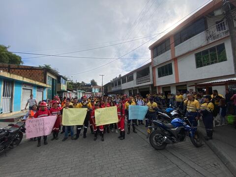 Empleados de la compañía Fura protestan por ataques de grupos delictivos.