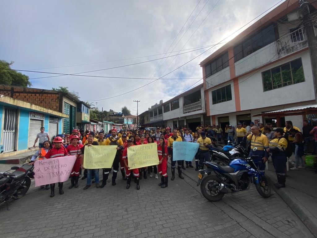 Empleados de la compañía Fura protestan por ataques de grupos delictivos.
