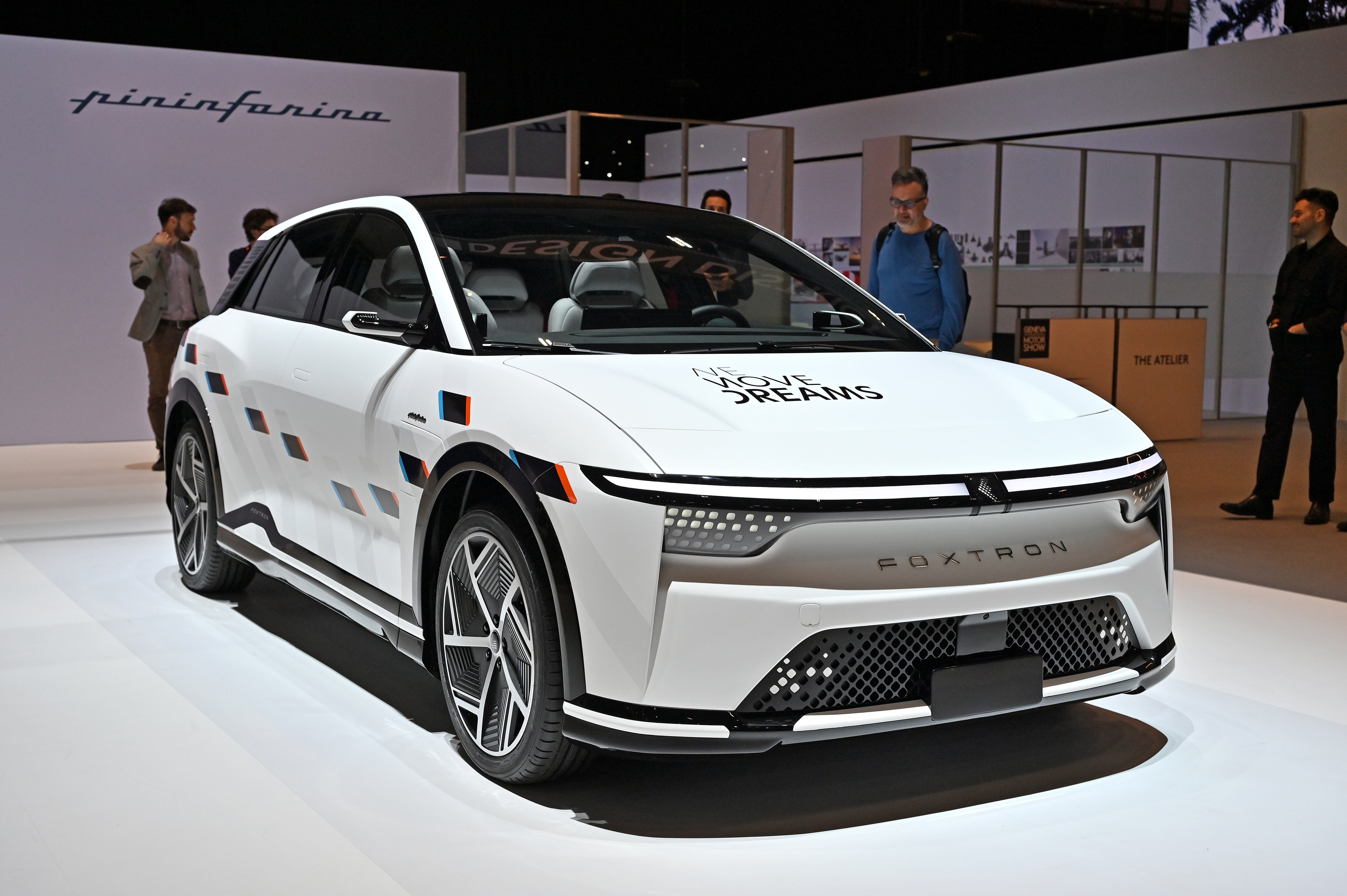 Este el Foxtron Model E EV, presentado en 2023 durante el Hon Hai Tech Day.