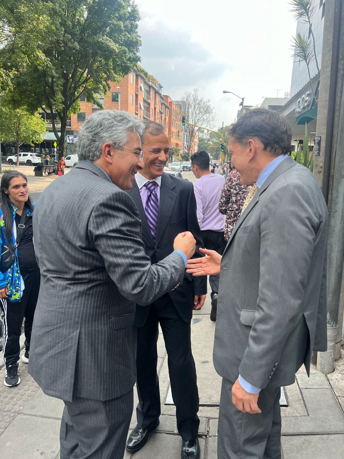 Líderes de derecha.