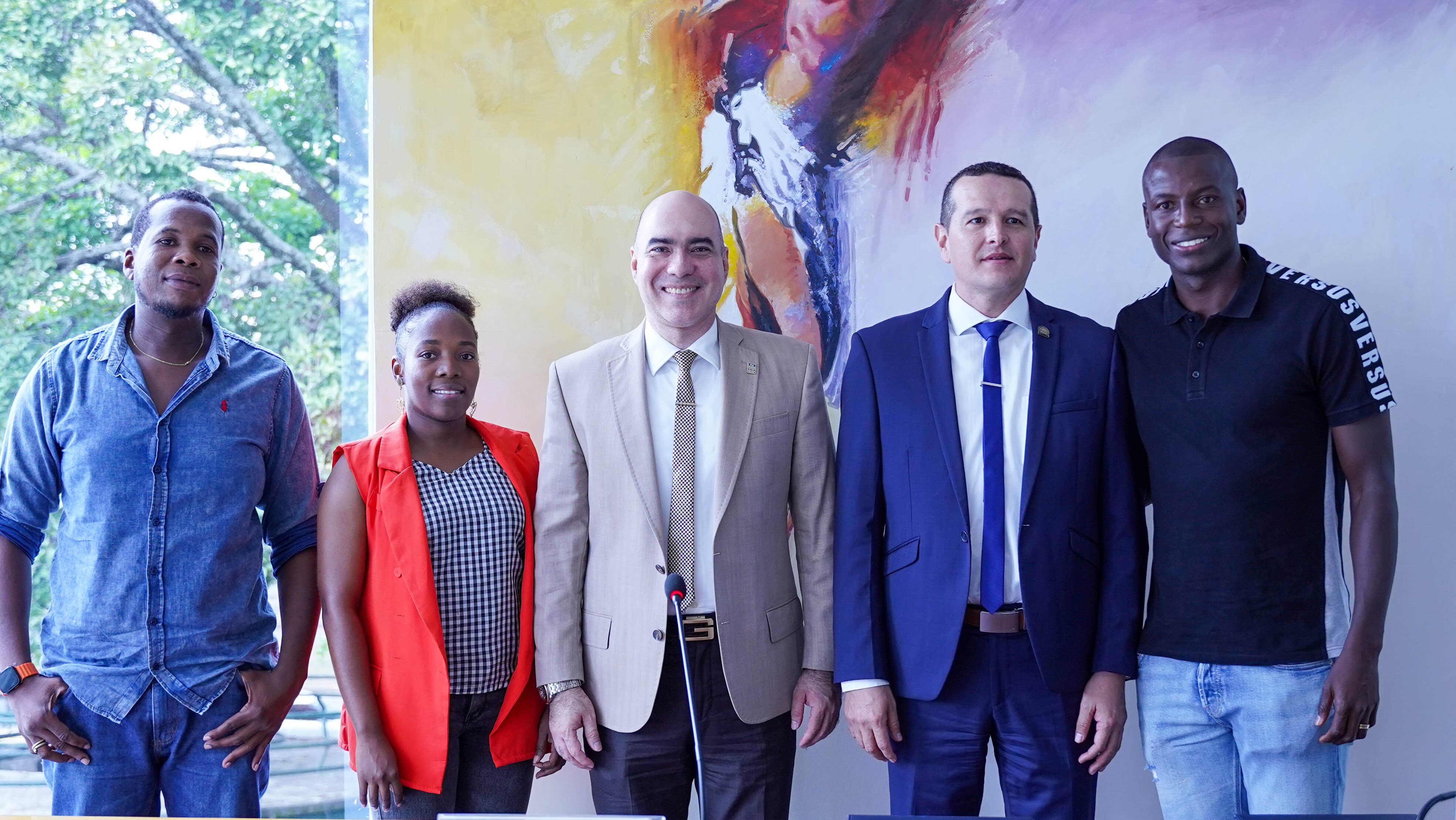 Fundación Adrián Ramos y la Universidad Santiago firmaron convenio.