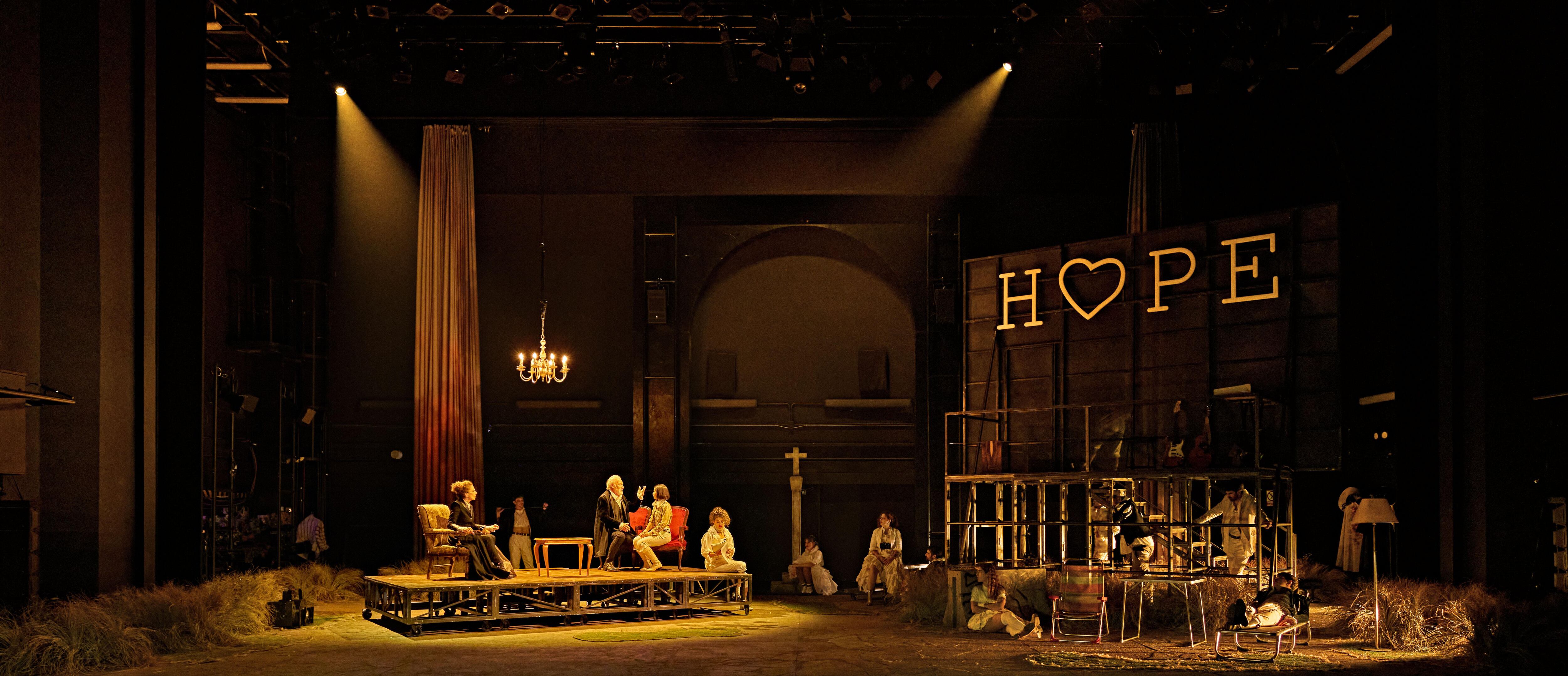 La comedia ‘La discreta enamorada’, de Lope de Vega, llega al Teatro Mayor Julio Mario Santo Domingo con la Joven Compañía Nacional de Teatro de España.