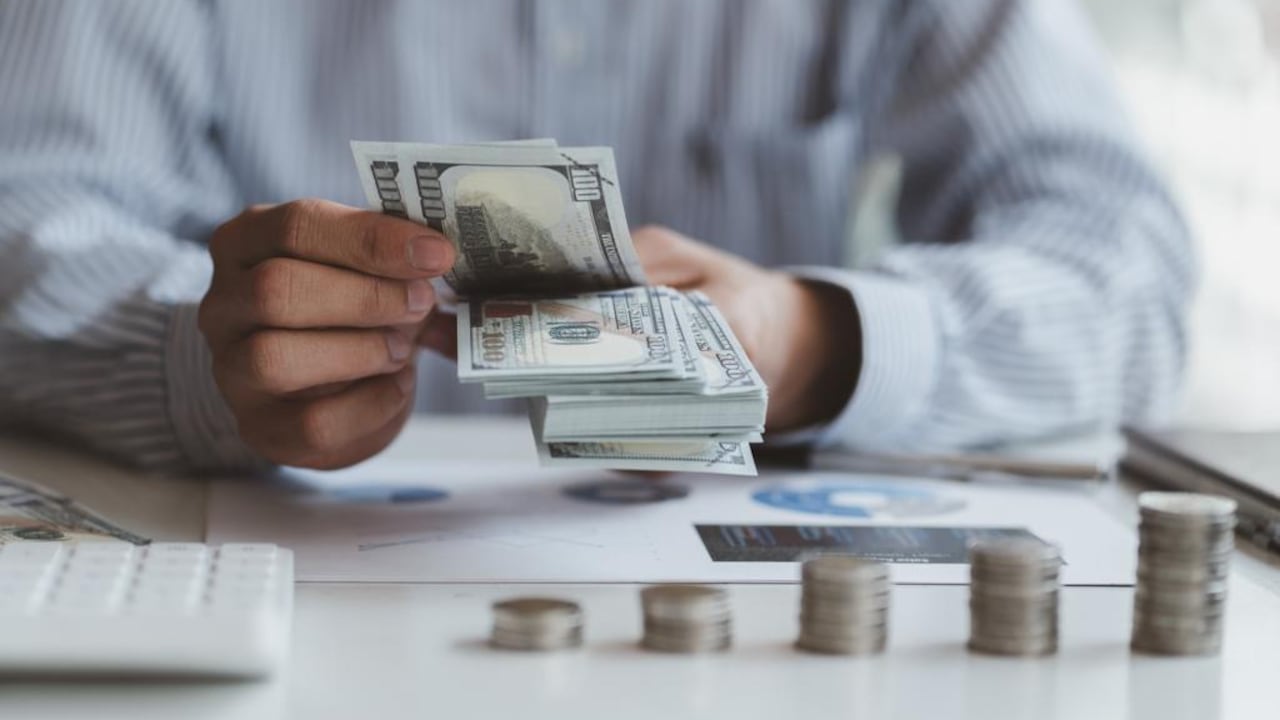 Dólar sigue cayendo en Colombia. Así le fue en la jornada del 8 de septiembre.