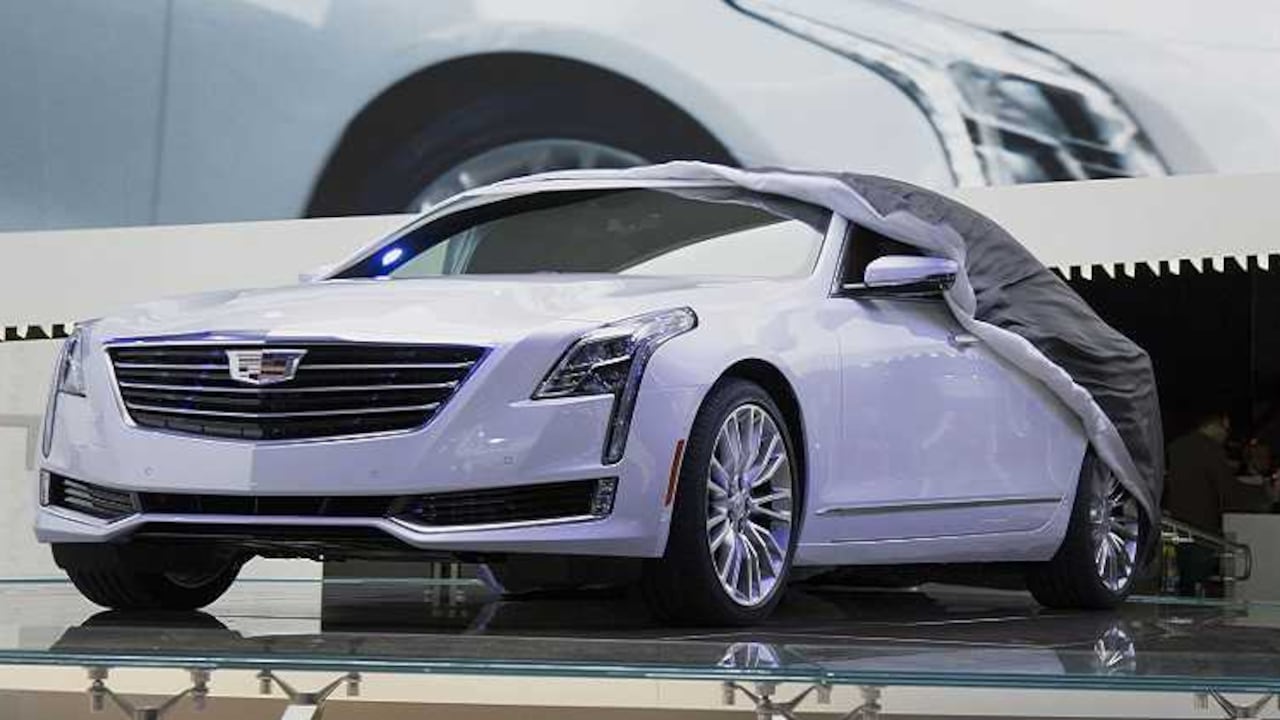 9. General Motors-Ingresos 2014: US$ 155.900 millones-Número de empleados: 212.000-GM, uno de los fabricantes de automóviles más grandes del mundo, ha estado en el negocio durante más de un siglo. A pesar de tener un año lleno de batallas legales que recientemente terminaron con un acuerdo de liquidación de varios millones de dólares, GM ha aumentado las ventas en las marcas más populares de Chevrolet, Buick, GMC, y Cadillac.