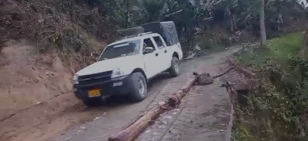 Piden que estos vehículos no transiten por la vía.