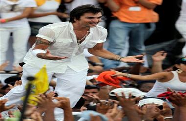 "No puedo creer lo que ven mis ojos", dijo Juanes al ver la plaza llena de tente. "Es el sueño más hermoso de paz y amor que he podido experimentar después de mis hijos", comentó. 