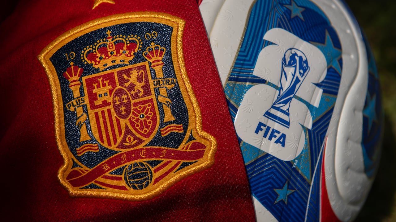 Escudo de España / Balón Mundial 2026.