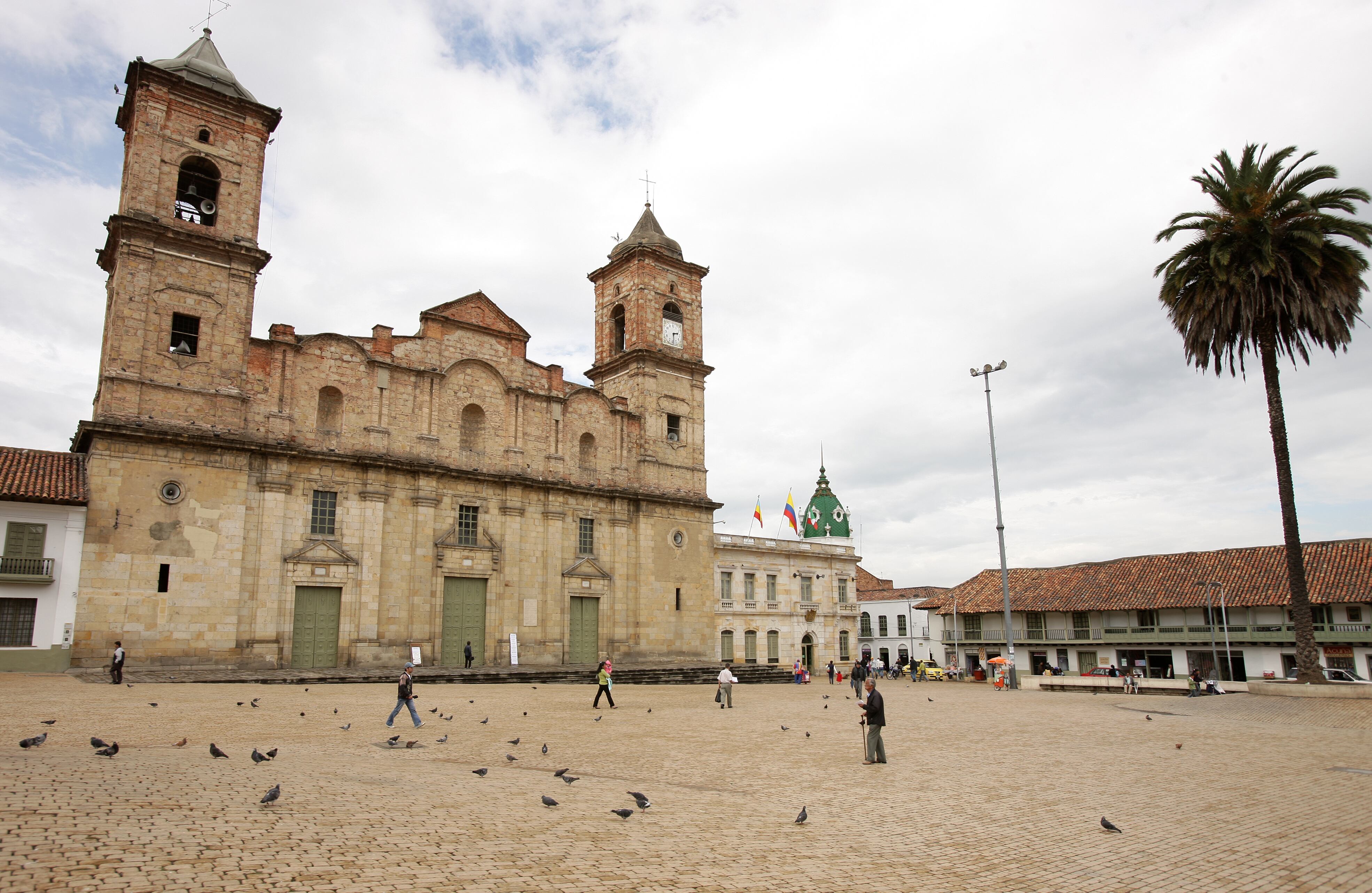ZIPAQUIRA
CATEDRAL DIOCESANA
PLAZA CENTRA DE ZIPAQUIRA
CALLES DE ZIPAQUIRA ZIPAQUIRA 15 ABRIL 2010