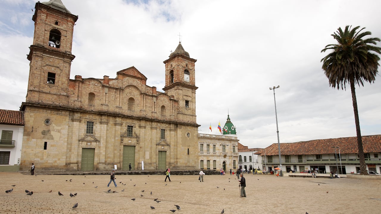 ZIPAQUIRA
CATEDRAL DIOCESANA
PLAZA CENTRA DE ZIPAQUIRA
CALLES DE ZIPAQUIRA ZIPAQUIRA 15 ABRIL 2010