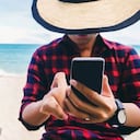 Accesorios de celular que no pueden faltar en las vacaciones