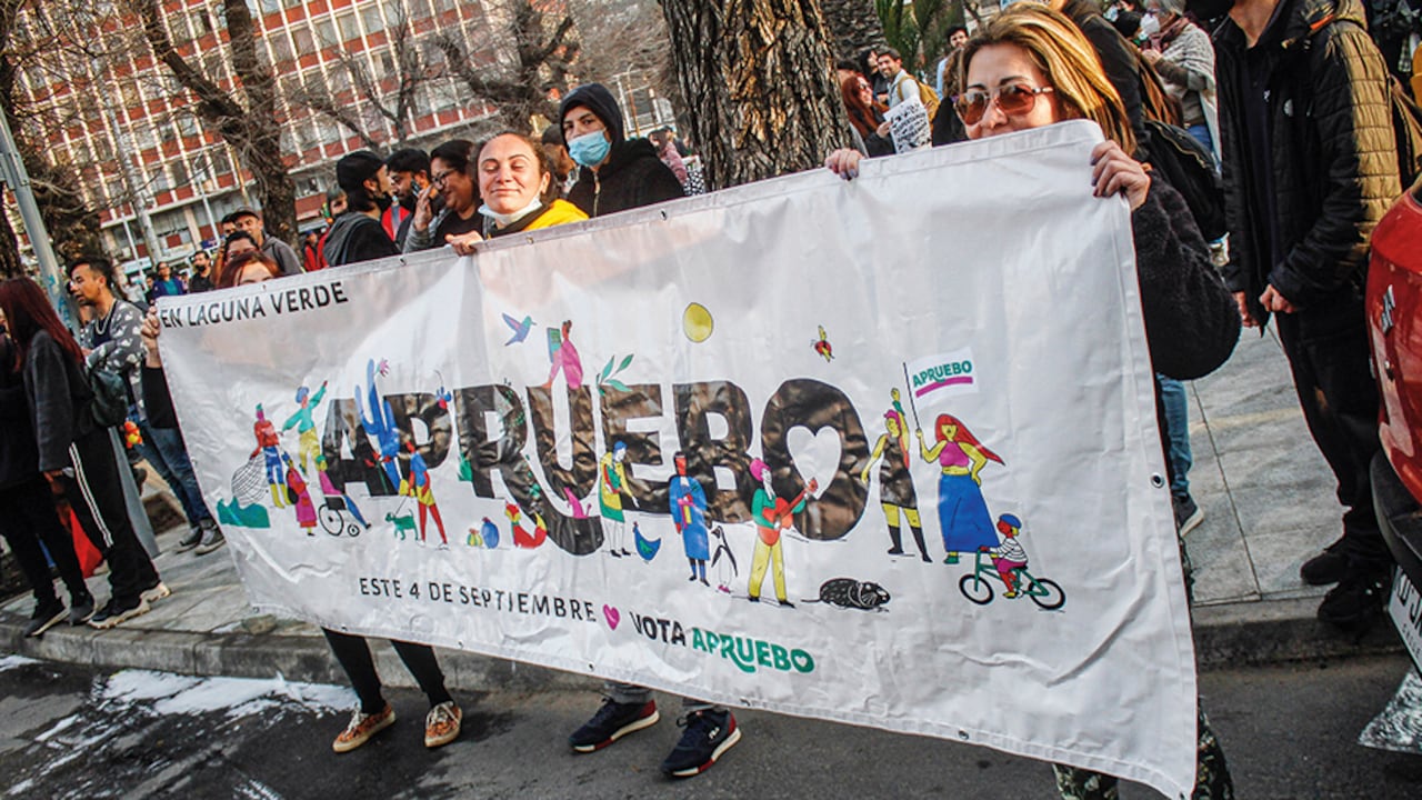 Luego del estallido social del 2019, los chilenos decidirán si aprueba o no la nueva constituyente.