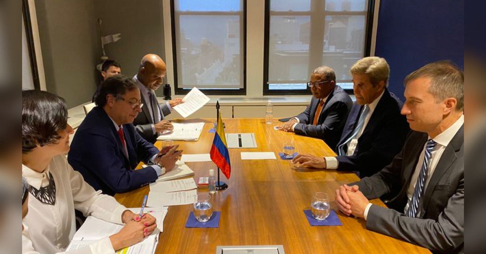 El presidente Gustavo Petro y el embajador Luis Gilberto Murillo, estuvieron reunidos con John Kerry en Estados Unidos.