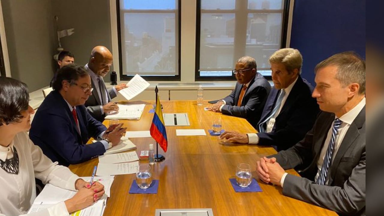 El presidente Gustavo Petro y el embajador Luis Gilberto Murillo, estuvieron reunidos con John Kerry en Estados Unidos.