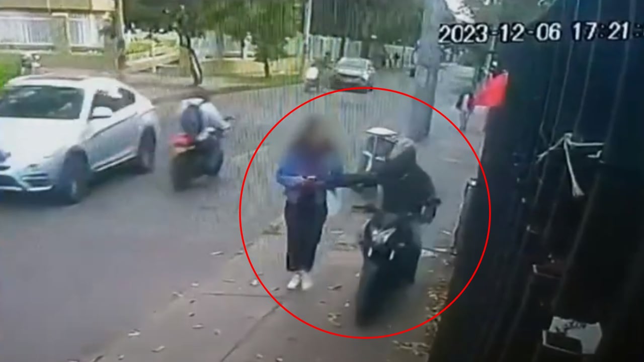 Le robaron el celular y en minutos le desocuparon las cuentas bancarias: así fue el hurto que sufrió una mujer en Bogotá