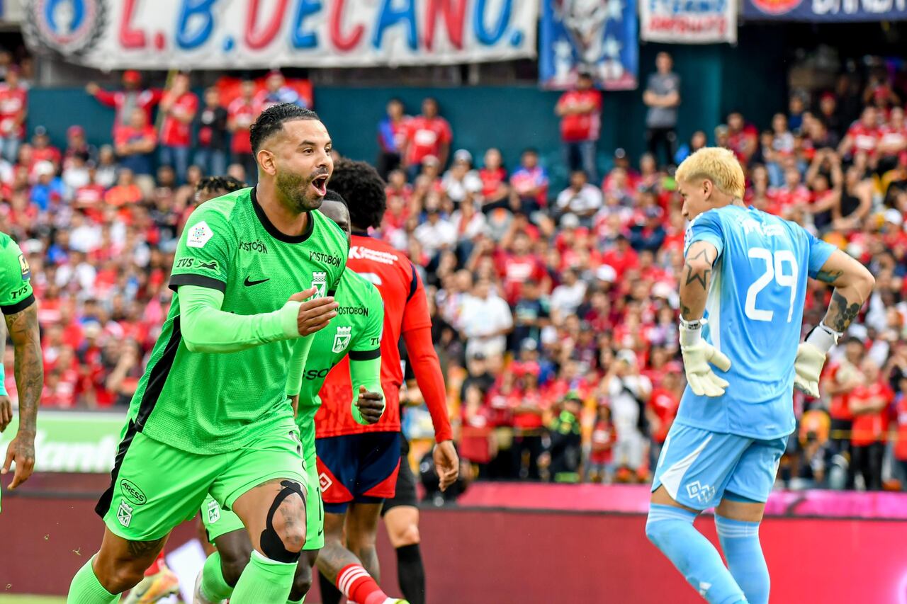 Edwin Cardona celebrando su gol de penal frente a Independiente Medellín