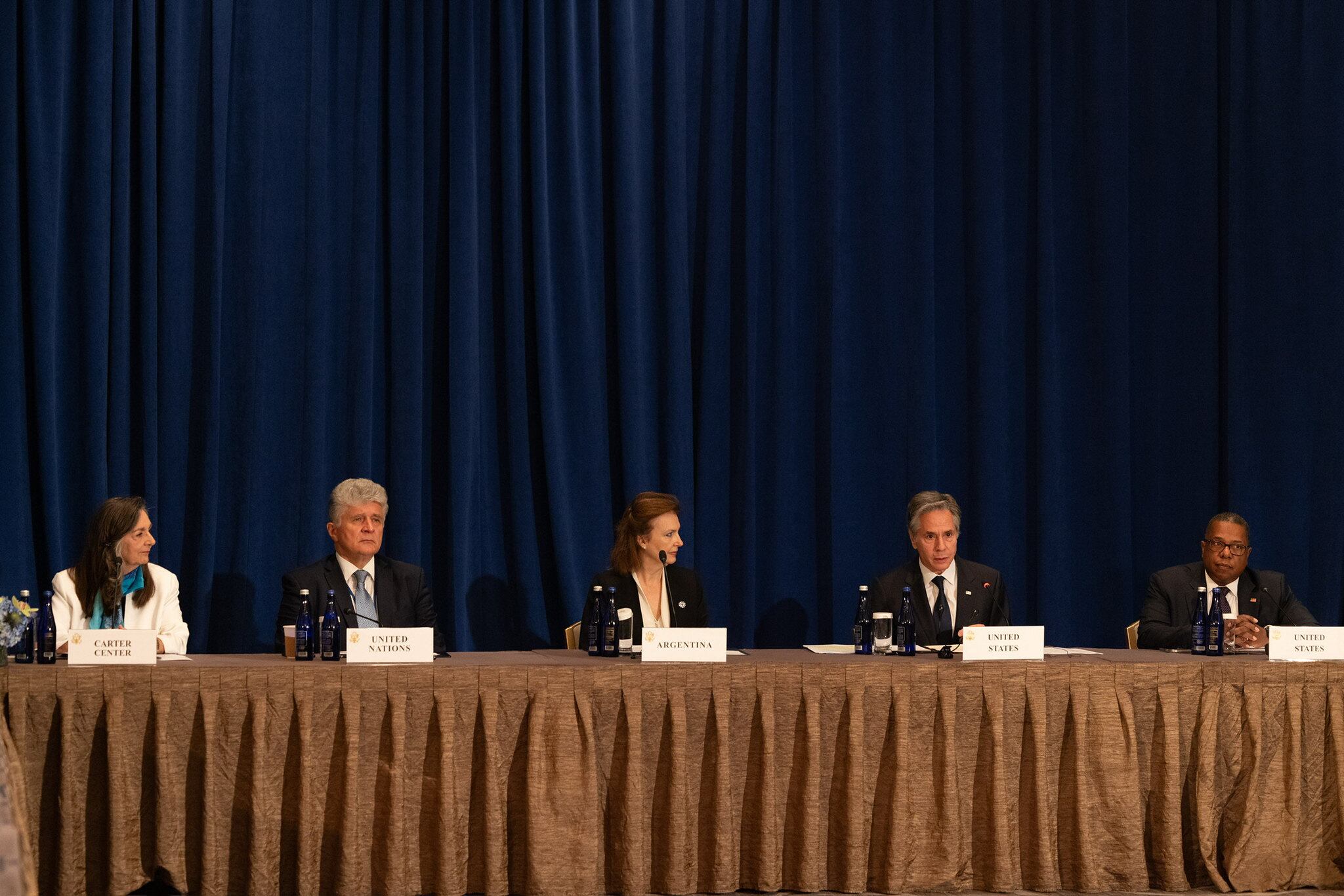 Antony Blinken sostiene una reunión con ministros de 40 países