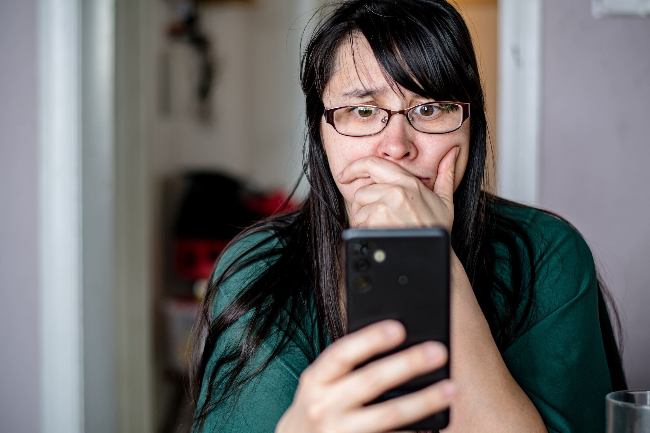 Mensajes con supuestas transferencias buscan robar datos personales y bancarios.