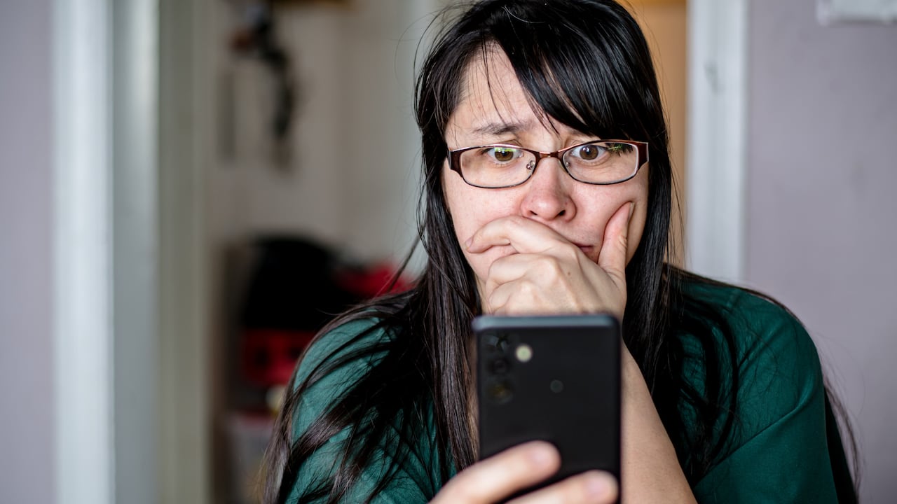 Mensajes con supuestas transferencias buscan robar datos personales y bancarios.