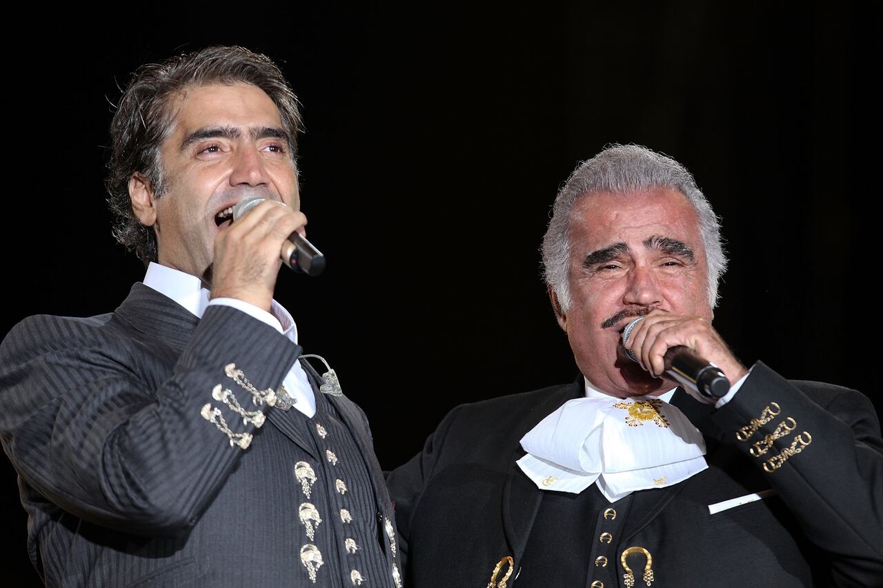 GUADALAJARA, MEXICO - JUNE 27: Singers Alejandro Fernandez and his father Vicente Fernandez performs a duo during Jalisco en Vivo 2009 at Glorieta de la Minerva on June 27, 2009 in Guadalajara, Mexico. (Photo by Victor Chavez/WireImage)