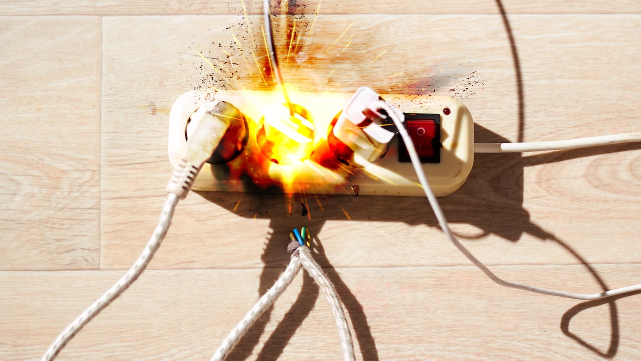 Las regletas eléctricas pueden sufrir sobrecargar si no se usan correctamente.