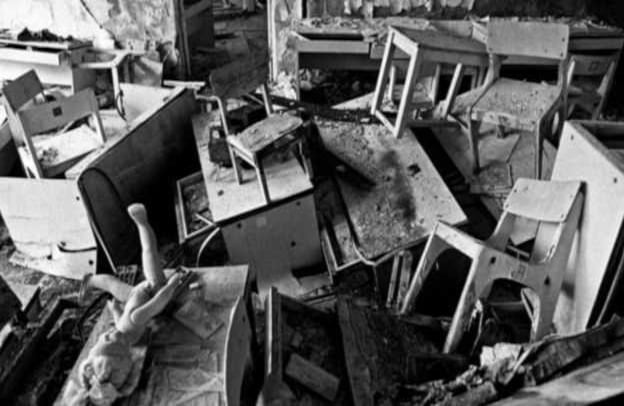 En el jardín de infancia "El pequeño osito" de Pripyat el abandono es evidente: los pupitres y las sillas están amontonados uno encima del otro y los juguetes están llenos de polvo. Foto: Jerzy Wierzbicki