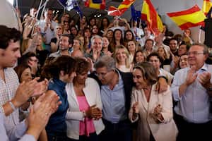 (From L) Madrid Regional President Isabel Diaz Ayuso, Dolors Montserrat, right-wing opposition party Partido Popular candidate for the European elections, PP leader Alberto Nunez Feijoo and PP Secretary General Cuca Gamarra pose for pictures during a press conference after the results of the European Parliament elections, in Madrid on June 9, 2024. Spain's right-wing Popular Party (PP) won today's EU vote in the country, just beating Prime Minister Pedro Sanchez's Socialists, official results showed. With almost all ballots counted, the opposition PP won 22 seats with 34.2 percent of the votes, ahead of the Socialist Party which secured 20 seats after securing 30.2 percent. The far-right Vox came in third, securing six seats, or 9.6 percent of the votes, up from four seats in 2019. (Photo by OSCAR DEL POZO / AFP)