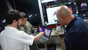 Preparan nueva maniobra para sofocar llamas en el gigantesco incendio en Barranquilla.