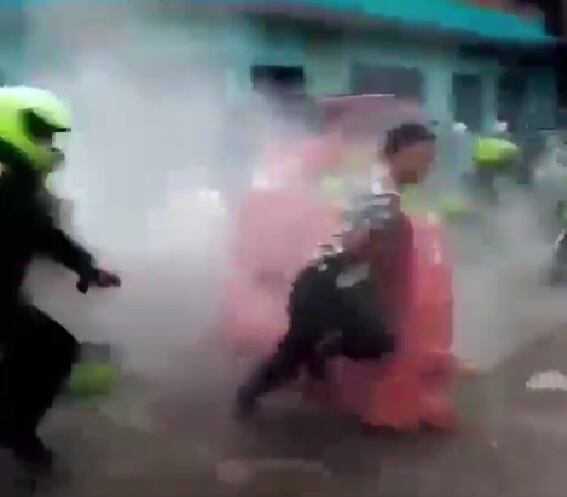 Los presos escaparon en medio de una humarada.