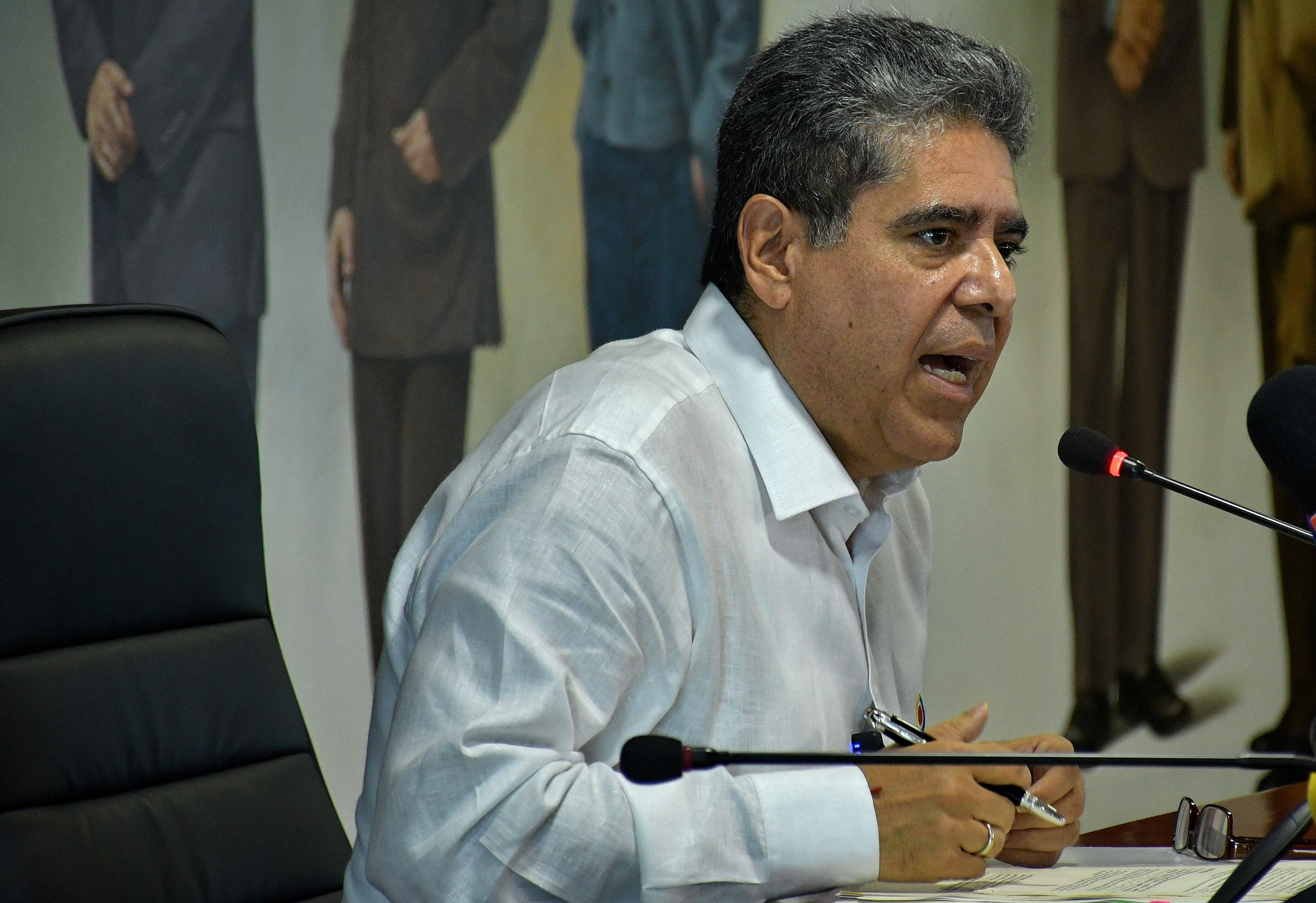 La Contraloría General de la República (CGR) reveló que ya tiene la lupa puesta sobre el proceso del alumbrado público de Cali, que fue recientemente firmado a dos oferentes por más de $ 93.000 millones, en un proceso de contratación que estuvo lleno de cuestionamientos en la ciudad por supuesto amaño para favorecer a unos proponentes específicos.  Fotos Raúl Palacios. El Pais.