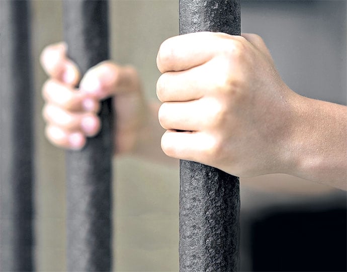 Policía, esposas, capturado, secuestro, prisión, cárcel.