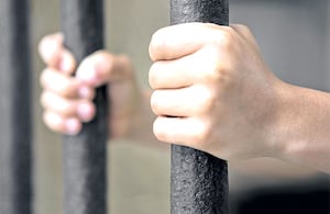 Policía, esposas, capturado, secuestro, prisión, cárcel.