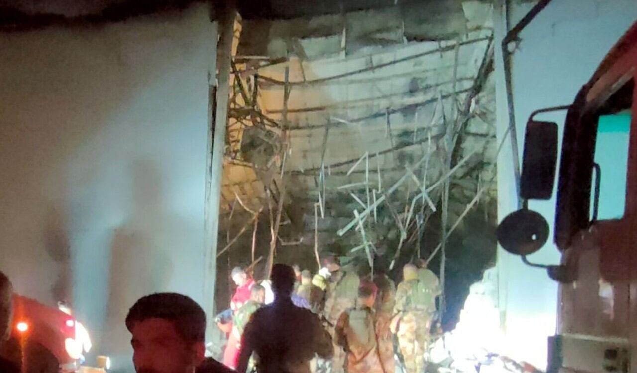 Las autoridades arribaron al lugar tratando de ayudar a los sobrevivientes del incendio