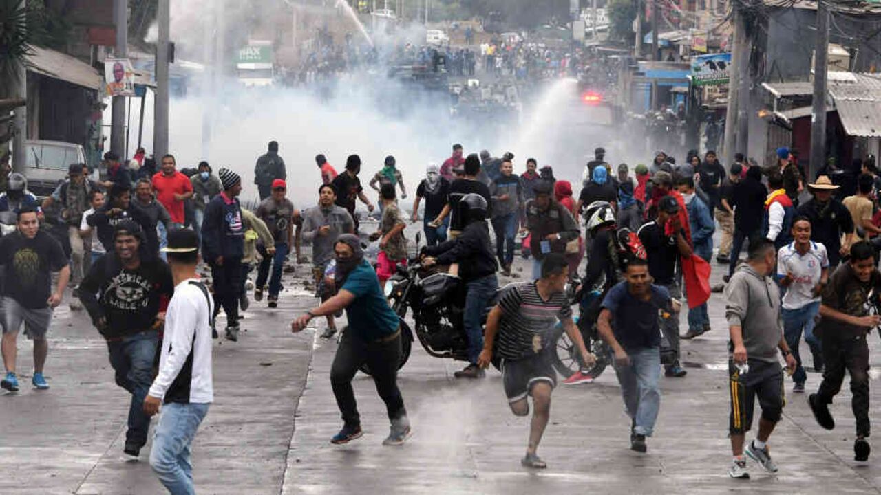 Tegucigalpa vivió fuertes protestas, convocadas por la oposición. Foto: AFP