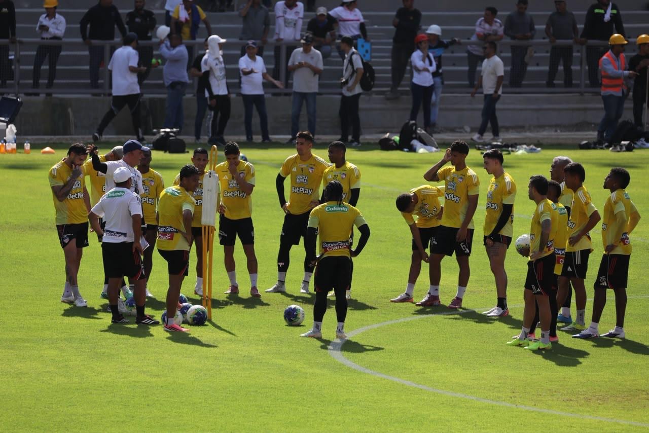 Junior de Barranquilla entrenando por primera vez en el nuevo Estadio Metropolitano