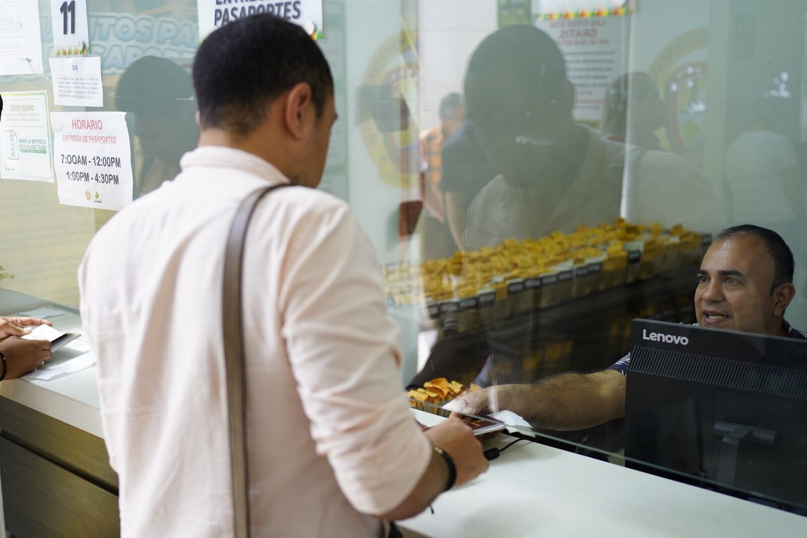 En el 2022 cerca de 88 mil personas expidieron su pasaporte en la Oficina de Santander.