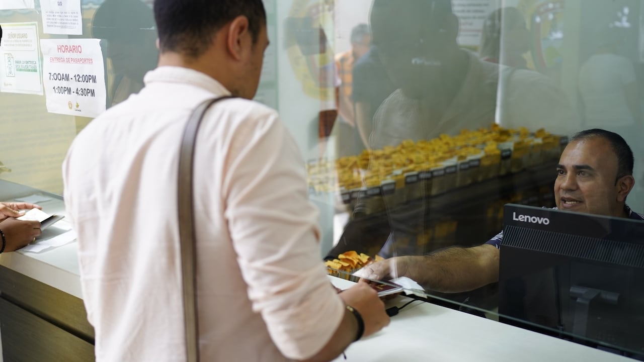 En el 2022 cerca de 88 mil personas expidieron su pasaporte en la Oficina de Santander.