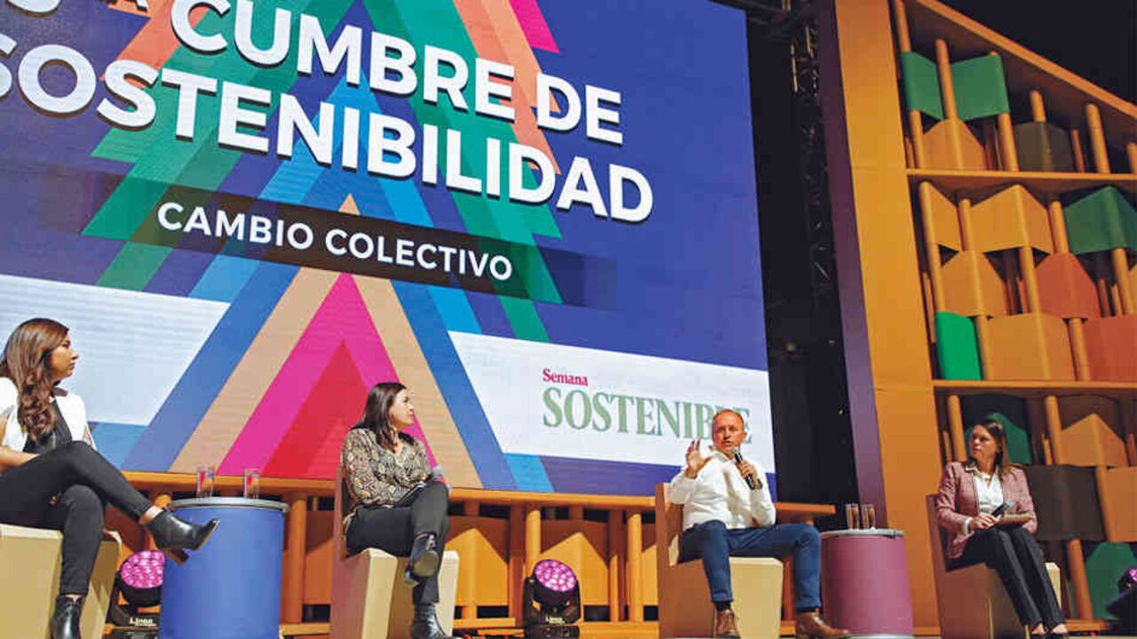 Hablaron sobre la importancia de reciclar Martha Ruby Falla, directora de Sostenibilidad de Postobón; Catalina Araya, gerente de Comunicaciones y Sostenibilidad de la unidad de negocios de Latinoamérica centro para el Sistema Coca-Cola; y John Henry Villamizar, gerente de Apropet.