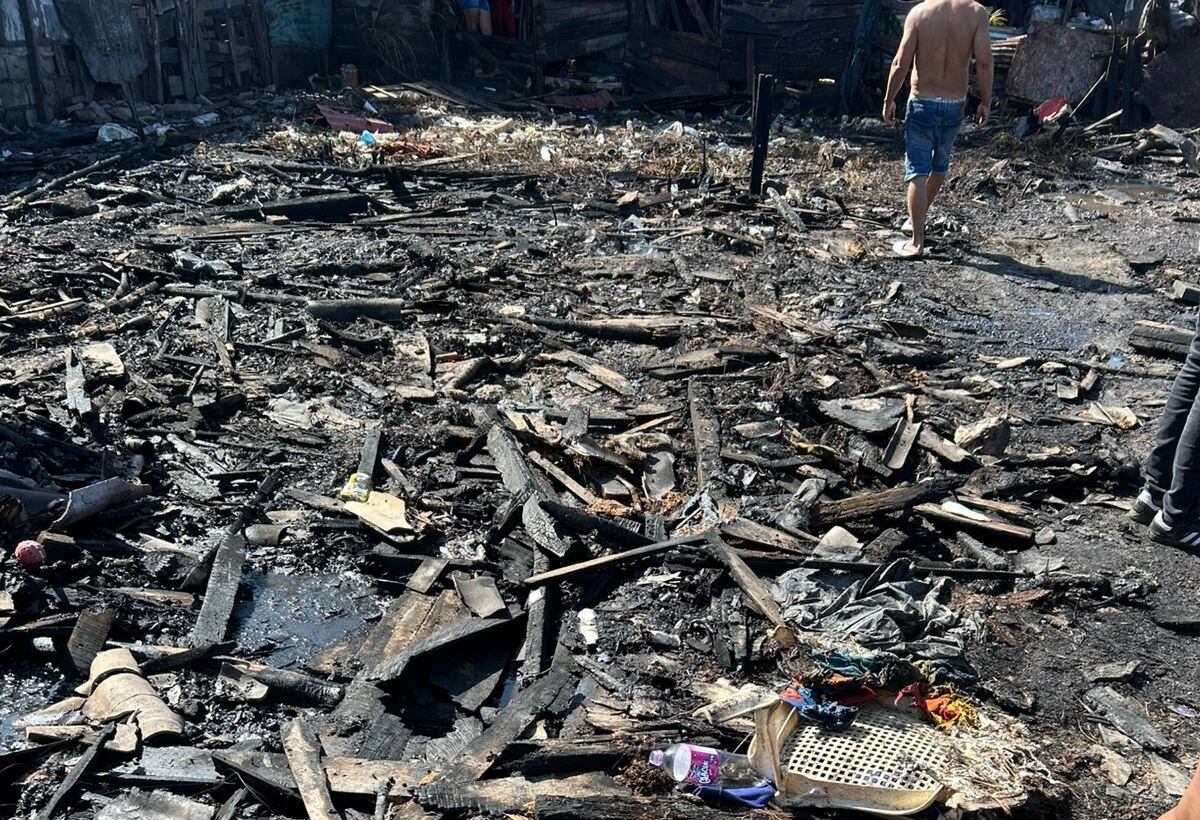 Viviendas destruidas tras incendio en la Bendición de Dios en Barranquilla.