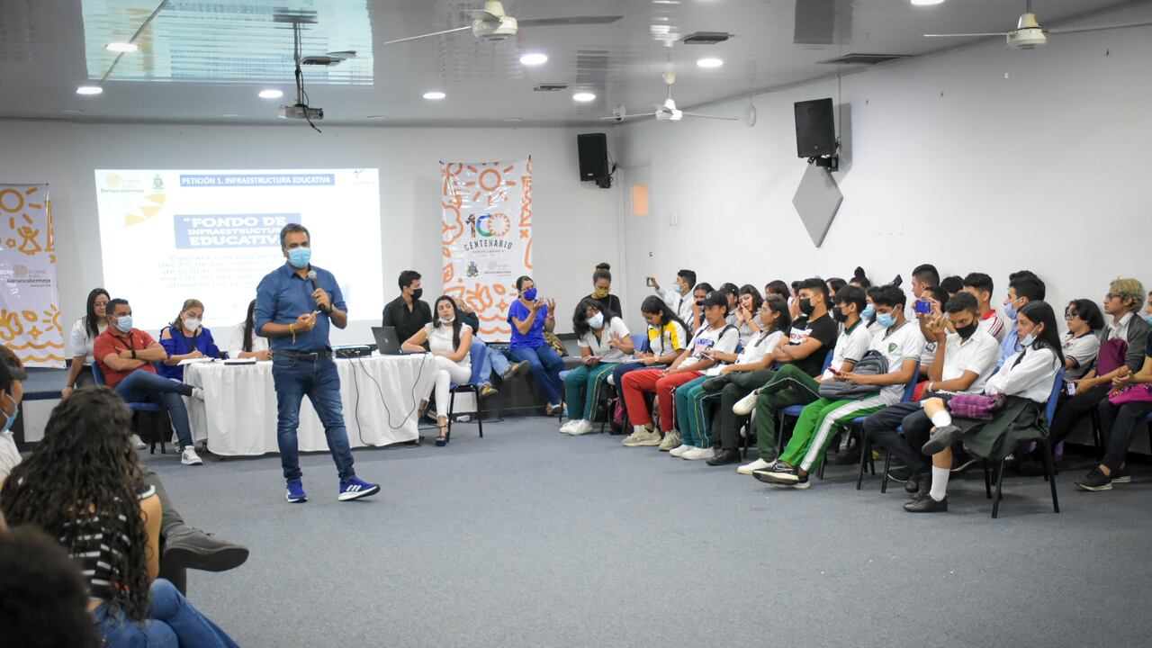 15 días completa el paro estudiantil en el distrito.