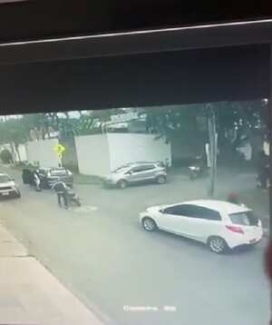 Robo a mano armada en el barrio Ciudad Jardín de Cali.