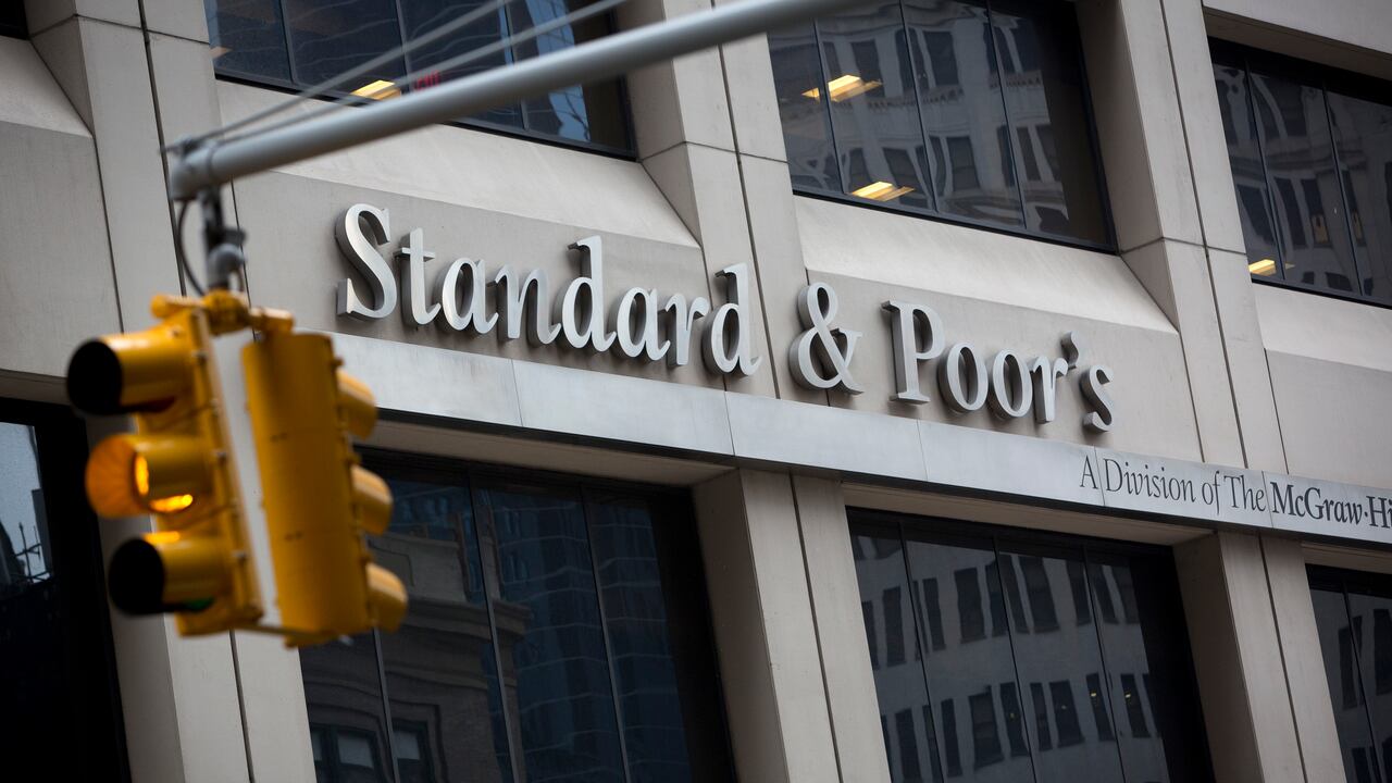 “Luego de esta solicitud, pensamos que un default sobre la deuda soberana en divisas extranjeras es una casi certeza”, dijo la entidad.