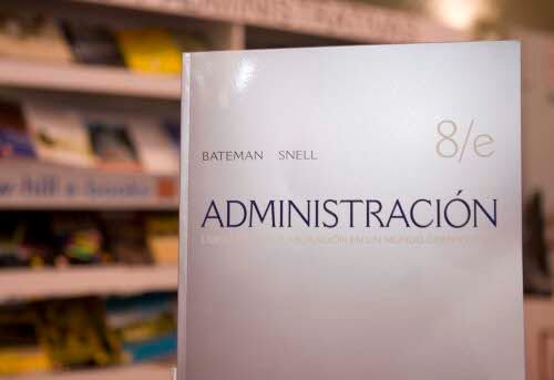 Administración: una ventaja competitiva, 8a edición.
Thomas S. Bateman y
Scott A. Snell
Mc Graw Hill